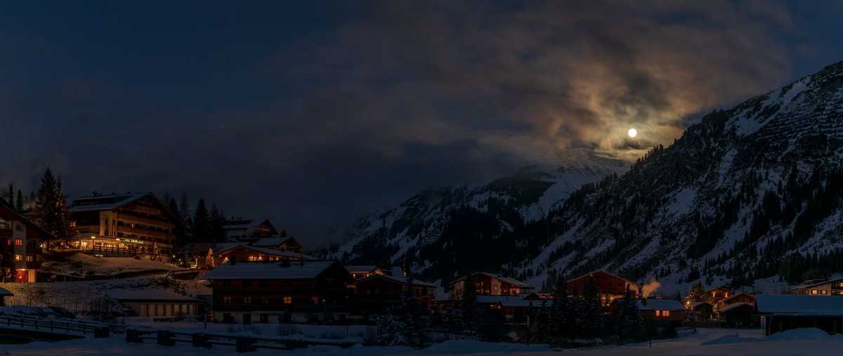 COLD MOON